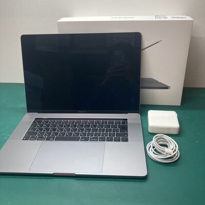 【浦添城間店(沖縄)】中古  Apple Macbook Pro 2018 （15.4インチ/Core i7 2.6GHz/16GB/512GB/スペースグレイ） MR942J/A 139718 