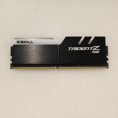 【通販センター】中古  PC4-25600 8GB デスクトップ用(DDR4-3200) 140727 