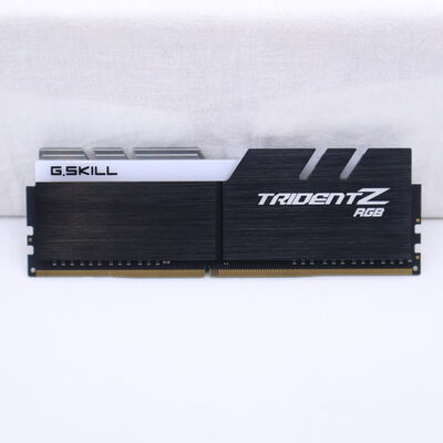 【通販センター】中古  PC4-25600 8GB デスクトップ用(DDR4-3200) 140727 