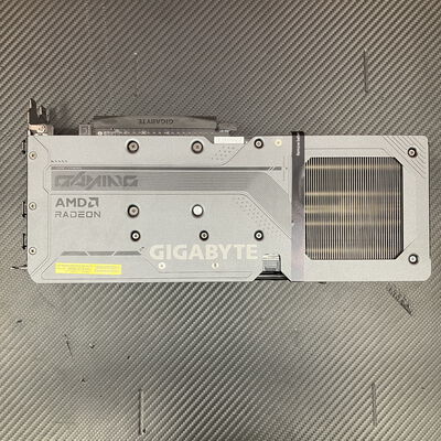【富士青葉店】中古  GIGABYTE GV-R9060XTGAMING OC-16GD (RX9060XT 16G) 179900 