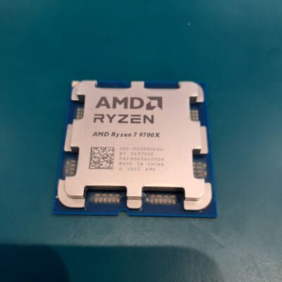 【鹿児島店】中古  AMD Ryzen 7 9700X (AM5/3.8GHz/40M/C8/T16/65W) 169022 