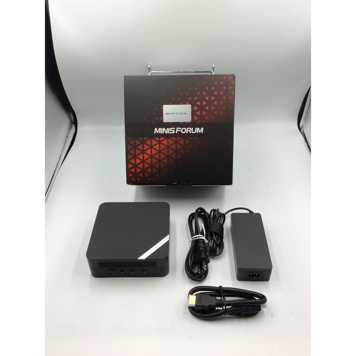 中古 Minisforum UM560XT(Ryzen 5 5600H/16GB/SSD512GB/W11P