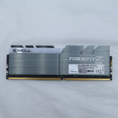 【通販センター】中古  PC4-25600 8GB デスクトップ用(DDR4-3200) 140727 