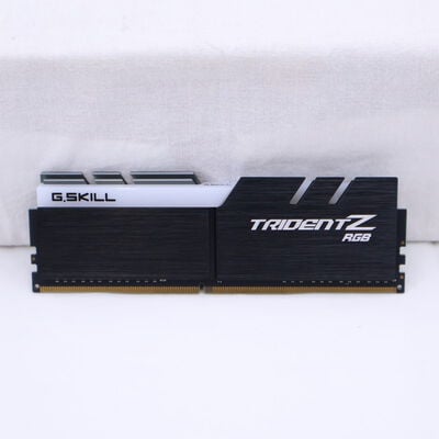 【通販センター】中古  PC4-25600 8GB デスクトップ用(DDR4-3200) 140727 
