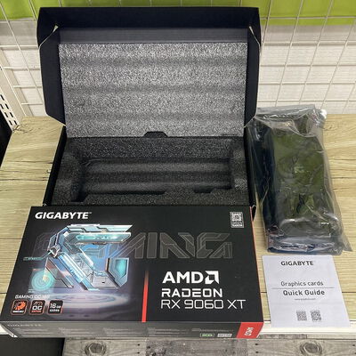 【広島店】中古  GIGABYTE GV-R9060XTGAMING OC-16GD (RX9060XT 16G) 179900 