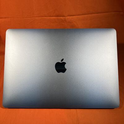 【なんば店】中古  Apple MacBook Air 13インチ (i5 1.6GHz/8GB/256GB) スペースグレイ Touch ID True Tone搭載モデル MVFJ2J/A (Mid 2019) 141229