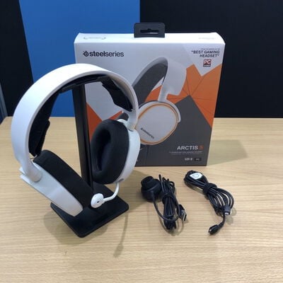 【甲府飯田店】中古  SteelSeries Arctis 5 White (61507) 4720002248 