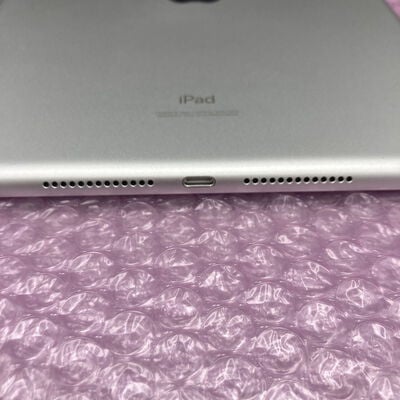 【熊本浜線店】中古  【SIMロック解除済み】【au】Apple iPad (2017) Wi-Fi + Cellular 32GB シルバー 整備済み再生品 NP1L2J/A 164188 