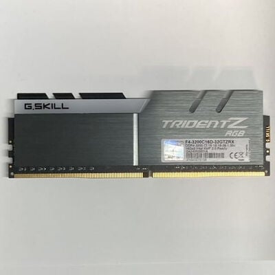 【八王子店】中古  PC4-25600 16GB デスクトップ用(DDR4-3200) 140728 