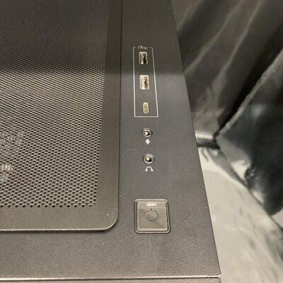 【横浜駅前店】中古  ASUS ROG GM700TZ (AMD Ryzen 7 9800X3D /64GB/SSD1TB/RTX5070Ti/W11H/有線LAN◯無線LAN◯) 3400009782 