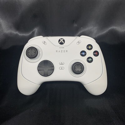 【横浜駅前店】中古  Razer Wolverine V2 Chroma WH(RZ06-04010200-R3M1) 3400009588 