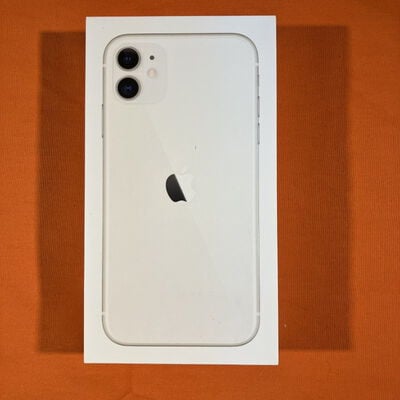 【なんば店】中古  【SIMロック解除済み】【docomo】 Apple iPhone11 64GB (ホワイト) MHDC3J/A 新パッケージ版 155685 