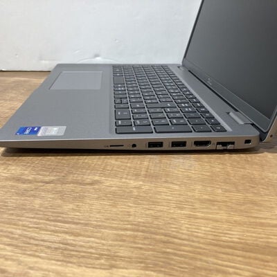 【富山本郷店】中古  DELL Latitude 5520 (Intel Core i7 1185G7 3.00GHz/16GB/SSD256GB/-/GeForce MX450/15.6/1920x1080/GbE/Wi-Fi/WEBCAM/W11H) 193804 