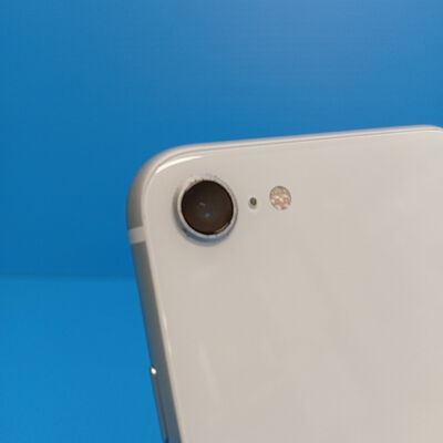 【大須店】中古  【au】Apple iPhoneSE 4.7インチ (第2世代/2020) 64GB (ホワイト) MHGQ3J/A 新パッケージ版 146172 