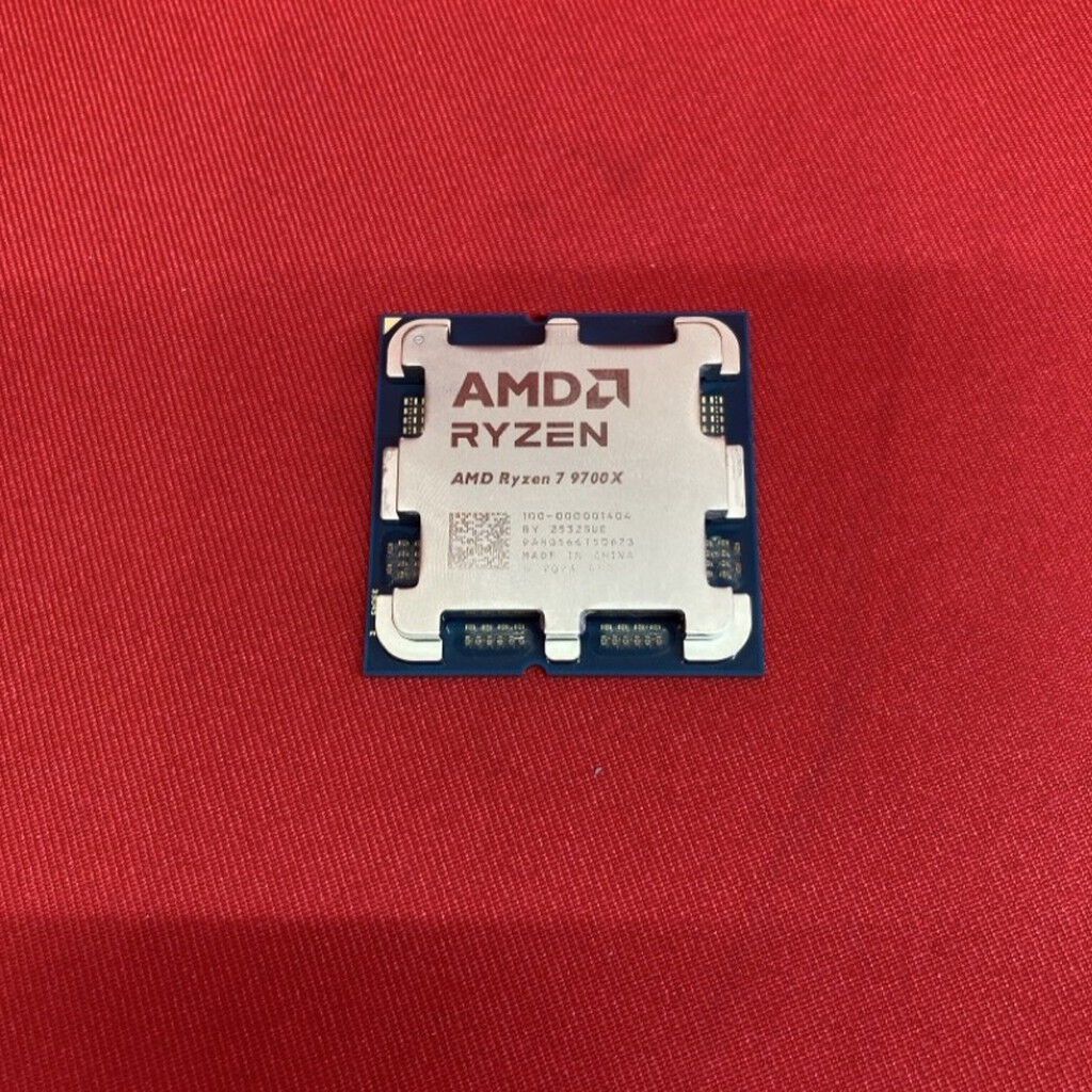 AMD Ryzen 7 9700X ジャンク品 中古 AMD Ryzen 7 9700X (AM5/3.8GHz/40M/C8/T16/65W) 169022 （353864