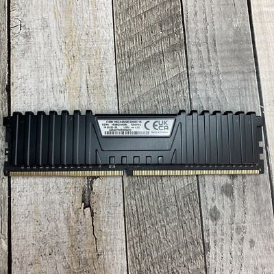 【広島店】中古  Corsair CMK16GX4M2E3200C16（PC4-25600 8GBx1) 182900 