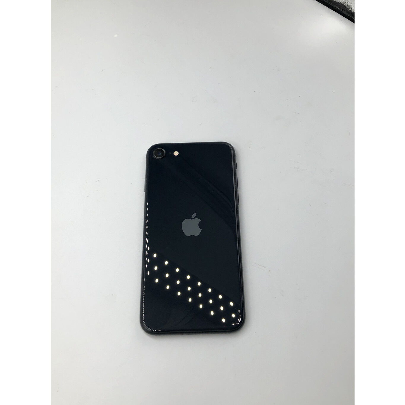 中古 【国内版SIMフリー】Apple iPhoneSE 4.7インチ (第3世代) 64GB