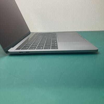 【浦添城間店(沖縄)】中古  Apple MacBook Pro 13インチ (i5 2.4GHz/8GB/512GB) スペースグレイ Touch Bar搭載 MV972J/A (Mid 2019) 141238 