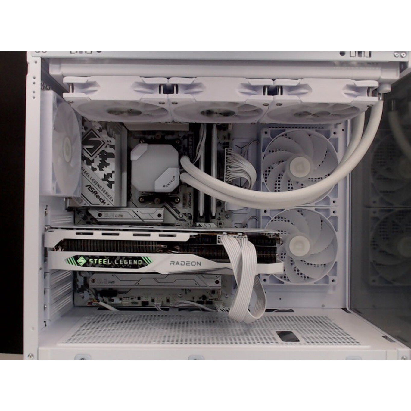 中古 自作パソコン(Ryzen 7 9700X/32GB/SSD1TB/RX7800XT/OS無し