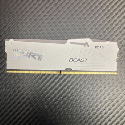 【富士青葉店】中古  Kingston FURY Beast White RGB 32GB (PC5-51200 32GB DDR5-6400) 5070001739 