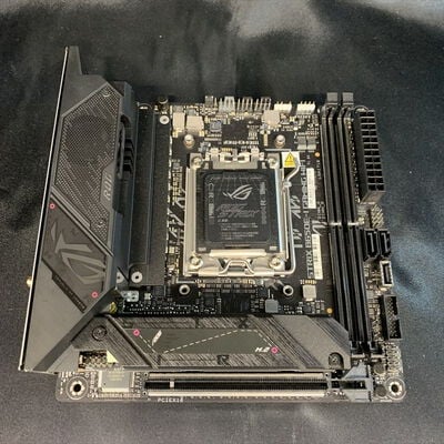 【横浜駅前店】中古  ASUS ROG STRIX B650E-I GAMING WIFI(B650 mITX AM5 DDR5) 3400009370 