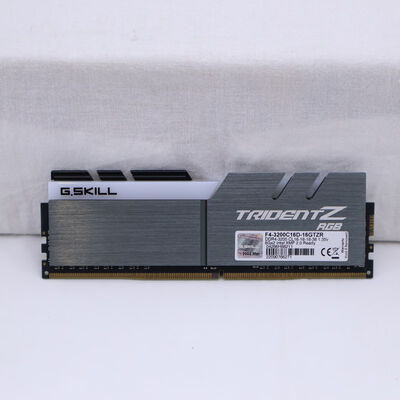 【通販センター】中古  PC4-25600 8GB デスクトップ用(DDR4-3200) 140727 