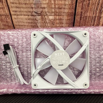 【富士青葉店】中古  NZXT RF-C12TF-W1(F120 RGB CORE 3pack WH) 5070002324 