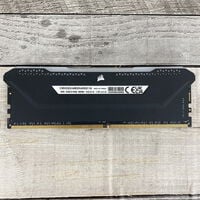 中古  Corsair CMH32GX4M2K4000C18 [DDR4 PC4-32000 16GB] 3320005333 