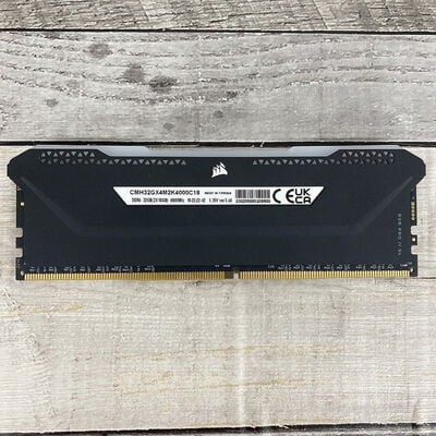 【広島店】中古  Corsair CMH32GX4M2K4000C18 [DDR4 PC4-32000 16GB] 3320005333 