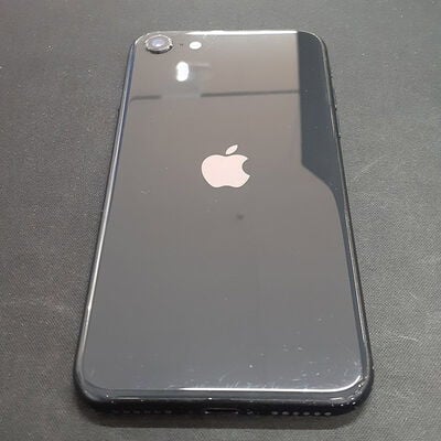 【鹿児島店】中古  【SIMロック解除済み】【au】Apple iPhoneSE 4.7インチ (第2世代/2020) 64GB (ブラック) MX9R2J/A 155506 