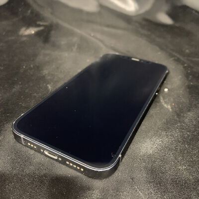 【横浜駅前店】中古  【SIMロック解除済み】【docomo】Apple iPhone12 6.1インチ 64GB (ホワイト) MGHP3J/A 155523 