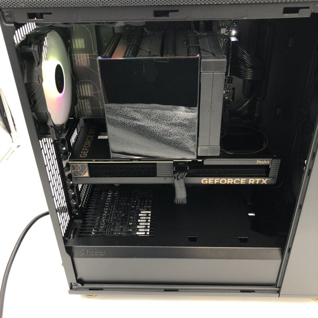 中古 自作ゲーミングデスク(i7 13700/32GB/SSD2TB/RTX4070 SUPER