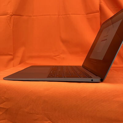【なんば店】中古  Apple MacBook Air 13インチ (i5 1.6GHz/8GB/256GB) スペースグレイ Touch ID True Tone搭載モデル MVFJ2J/A (Mid 2019) 141229 