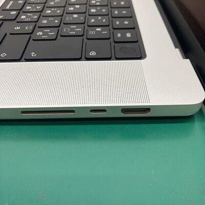 【浦添城間店(沖縄)】中古  MacBook Pro M3 Pro 36GB　512GB シルバー MRW63J/A (16インチ、2023) 4990001249 