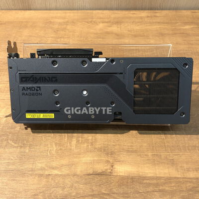 【姫路店】中古  GIGABYTE GV-R9060XTGAMING OC-16GD (RX9060XT 16G) 179900 