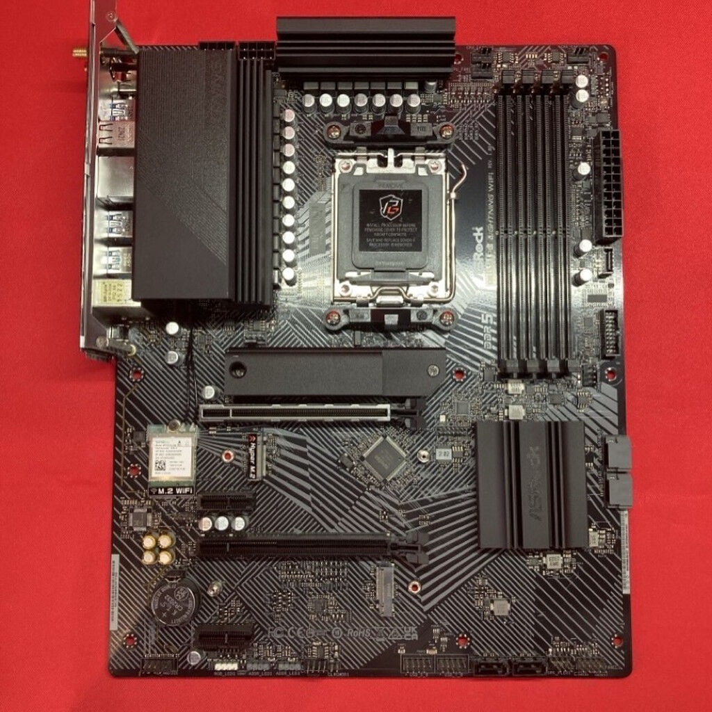 中古 ASRock B650 PG Lightning WiFi (B650 AM5 ATX DDR5) 3250005969