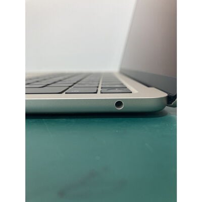 【浦添城間店(沖縄)】中古  Apple MacBook Air (13インチ/M3/2024) (M3/16GB/SSD256GB/WLAN/13.6WQHD/) 4760001309 