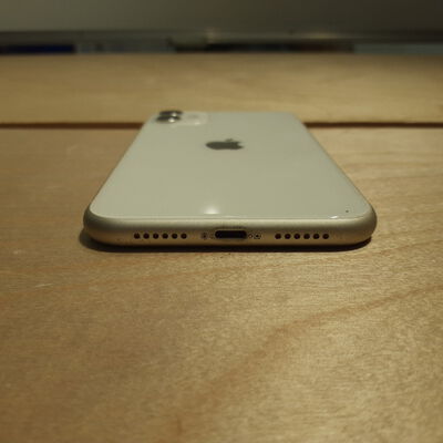 【鹿児島店】中古  【au】 Apple iPhone11 6.1インチ 128GB (ホワイト) MWM22J/A 140600 