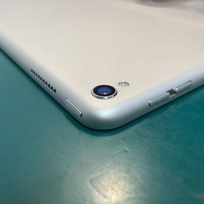 【富山本郷店】中古  Apple iPad Pro 12.9 (2017) Wi-Fi 256GB シルバー NP6H2J/A 4760001294 