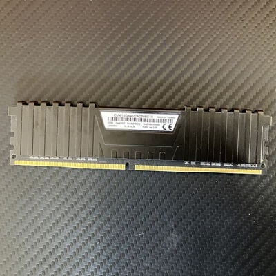 【富士青葉店】中古  Corsair CMK16GX4M2A2666C16 [DDR4 PC4-21300 8GB 5070001238 