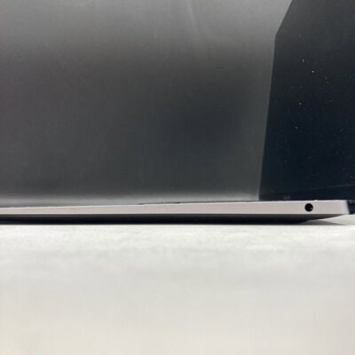 【熊本浜線店】中古  Apple MacBook Air 13.3インチ (i5 1.6GHz/8GB/128GB) シルバー Touch ID True Tone搭載モデル MVFK2J/A (Mid 2019) 4640002721 