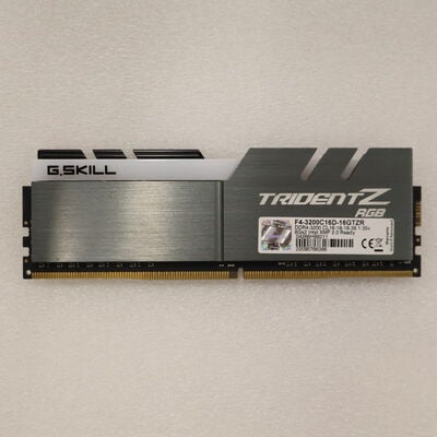 【通販センター】中古  PC4-25600 8GB デスクトップ用(DDR4-3200) 140727 