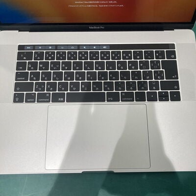 【浦添城間店(沖縄)】中古  Apple MacBook Pro 15インチ 2017 シルバー Core i7 2.8GHz/16GB/256GB SSD MPTU2J/A 135870 