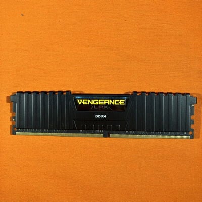 【なんば店】中古  PC4-17000 16GB デスクトップ用 135640 