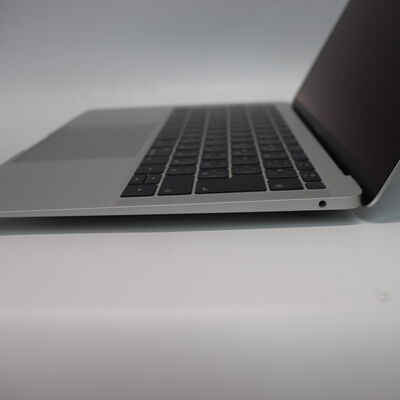 【札幌店】中古  Apple MacBook Air 2018 （13.3インチ/Core i5 1.6GHz/8GB/128GB/シルバー） MREA2J/A 139730 