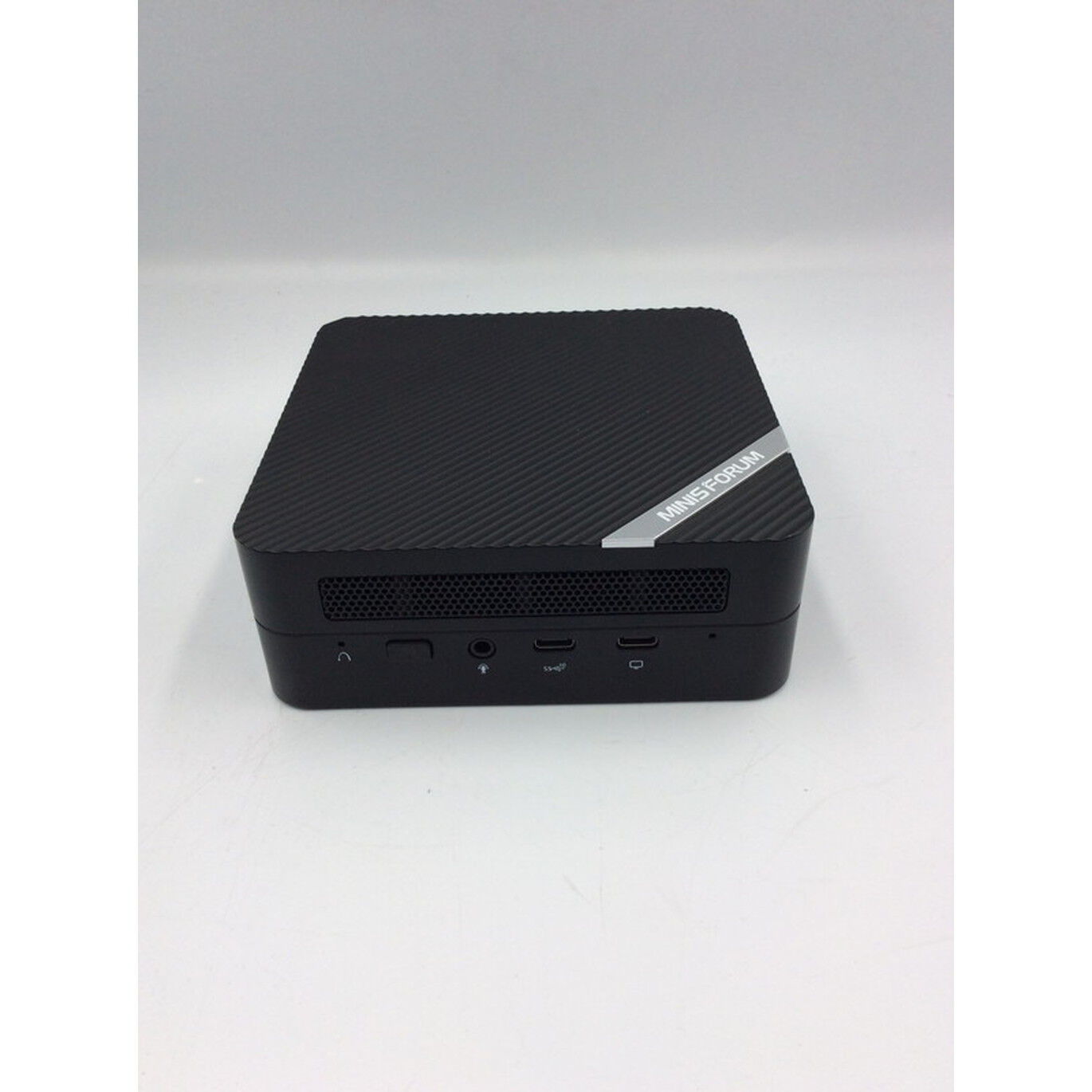 中古 Minisforum UM560XT(Ryzen 5 5600H/16GB/SSD512GB/W11P