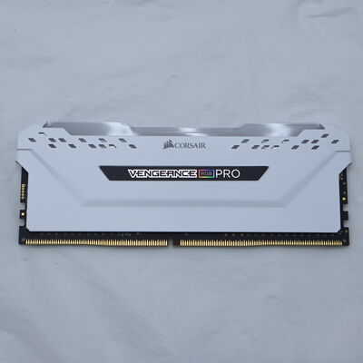 【通販センター】中古  PC4-25600 8GB デスクトップ用(DDR4-3200) 140727 