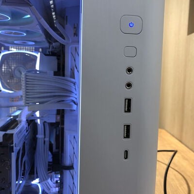 【姫路店】中古  自作パソコン(Ryzen 7 9800X3D/32GB/SSD1TB+1TB+2TB/RX9070XT/W11H) 4740001274 