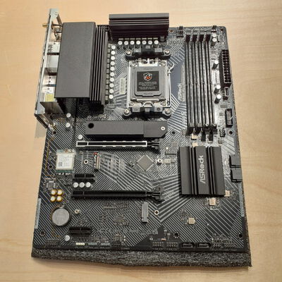 【鹿児島店】中古  ASRock B650 PG Lightning WiFi (B650 AM5 ATX DDR5) 4700000734 