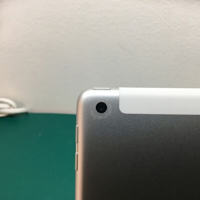 【佐賀南部バイパス店】中古  【SoftBank】Apple iPad (2017) Wi-Fi + Cellular 32GB シルバー MP1L2J/A 136539 